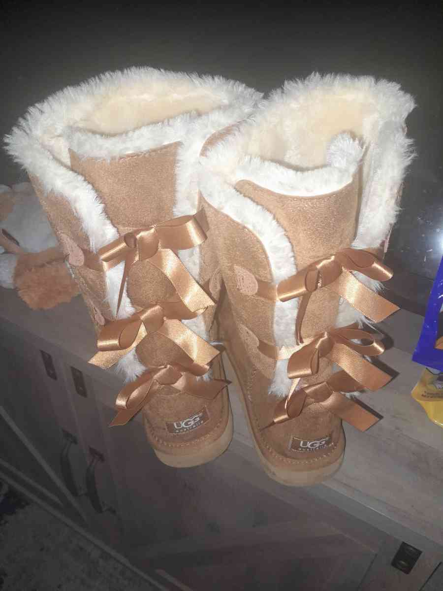 UGG Boots - Indianapolis, Indiana - FleaMarketBay