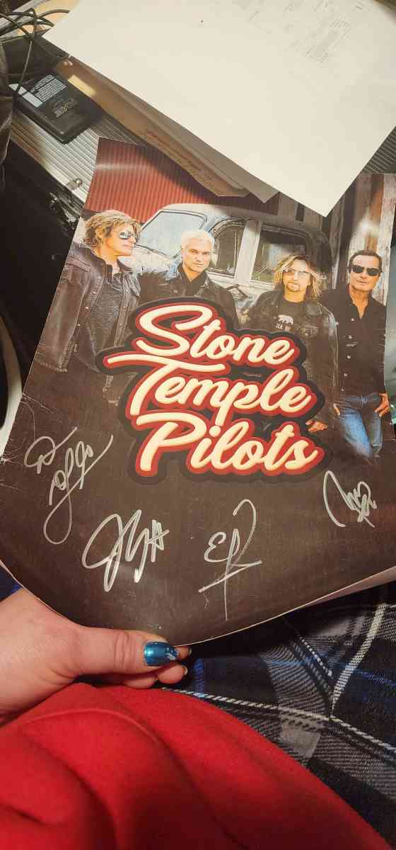 autographed stone temple pilots poster - Vancouver, Washington