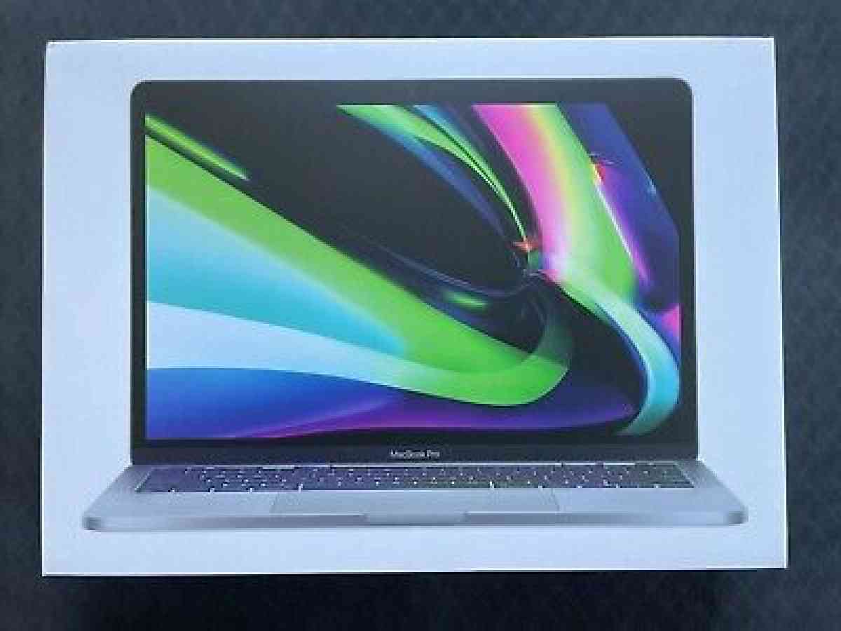 2020 Macbook Pro 13 inch - Minneapolis, Minnesota