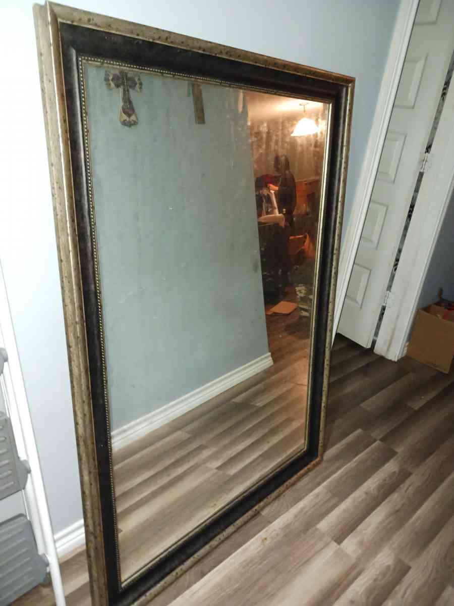 selling this mirror - Eagle Lake, Texas