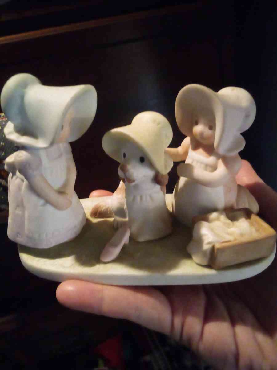 Home Interiors Circle of Friends Figurines and Christmas Pla - Mc Minnville, Tennessee - FleaMarketBay