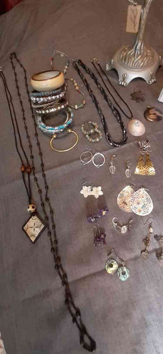 jewelry - Waimanalo, Hawaii - FleaMarketBay