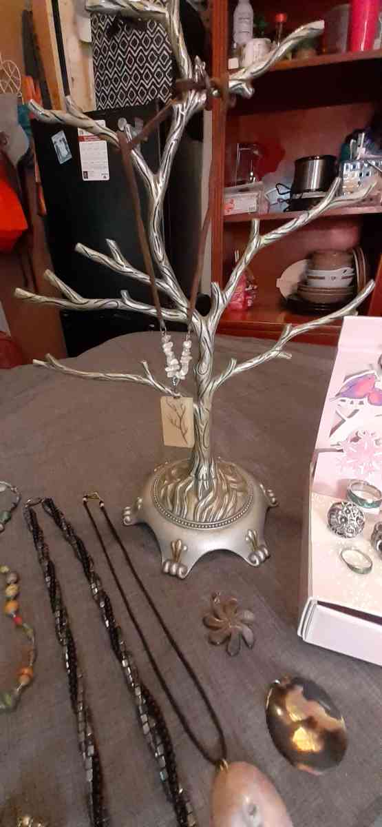 jewelry - Waimanalo, Hawaii - FleaMarketBay