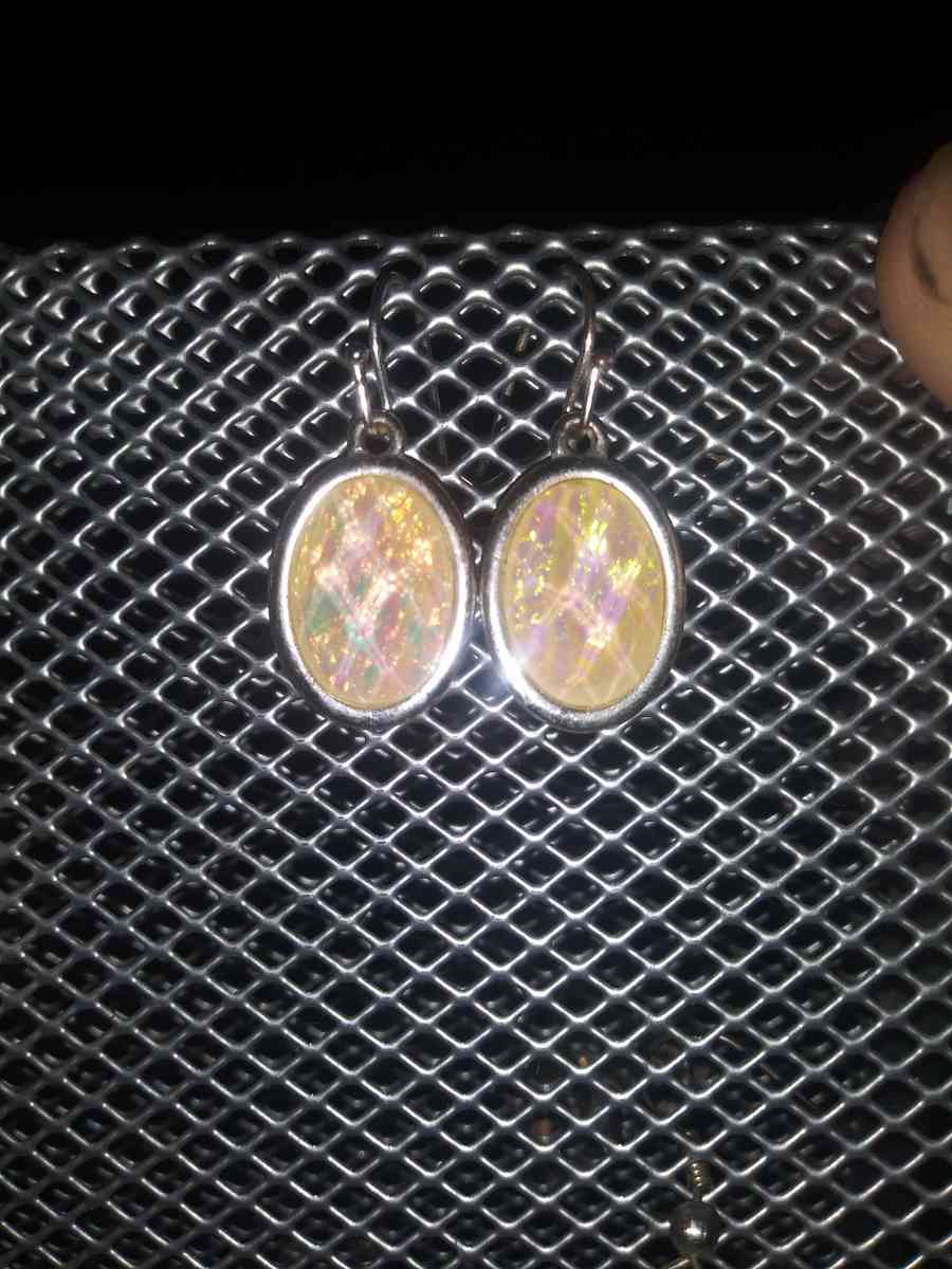 Assortment of Fashion Earrings - Alicia, Arkansas - FleaMarketBay