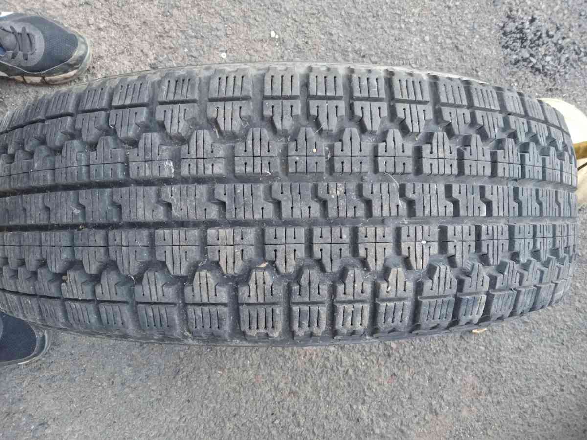 Really nice Tire with excellent tread 185 70 R14 - Willow Grove, Pennsylvania - FleaMarketBay