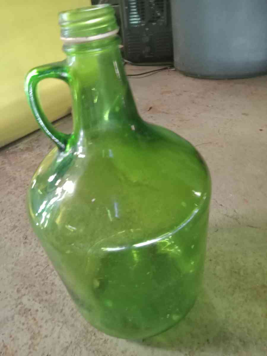 glass jars - Strawberry Plains, Tennessee - FleaMarketBay