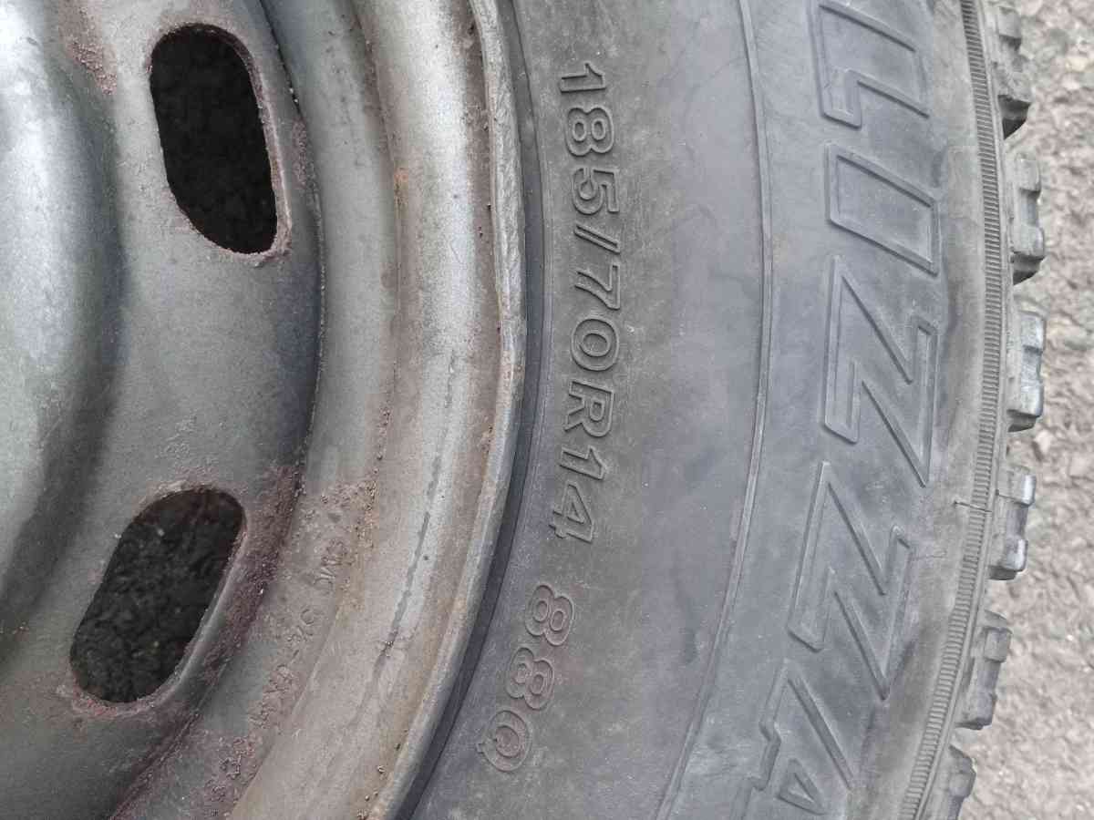 Really nice Tire with excellent tread 185 70 R14 - Willow Grove, Pennsylvania - FleaMarketBay