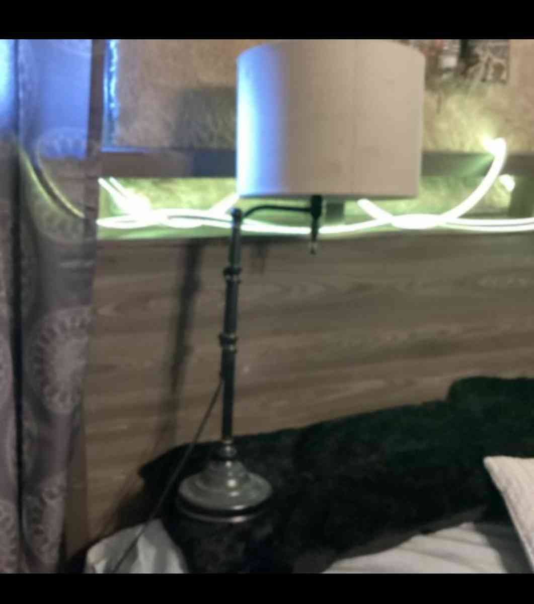 3500 four piece Italian Queen bedroom set - Klamath Falls, Oregon - FleaMarketBay