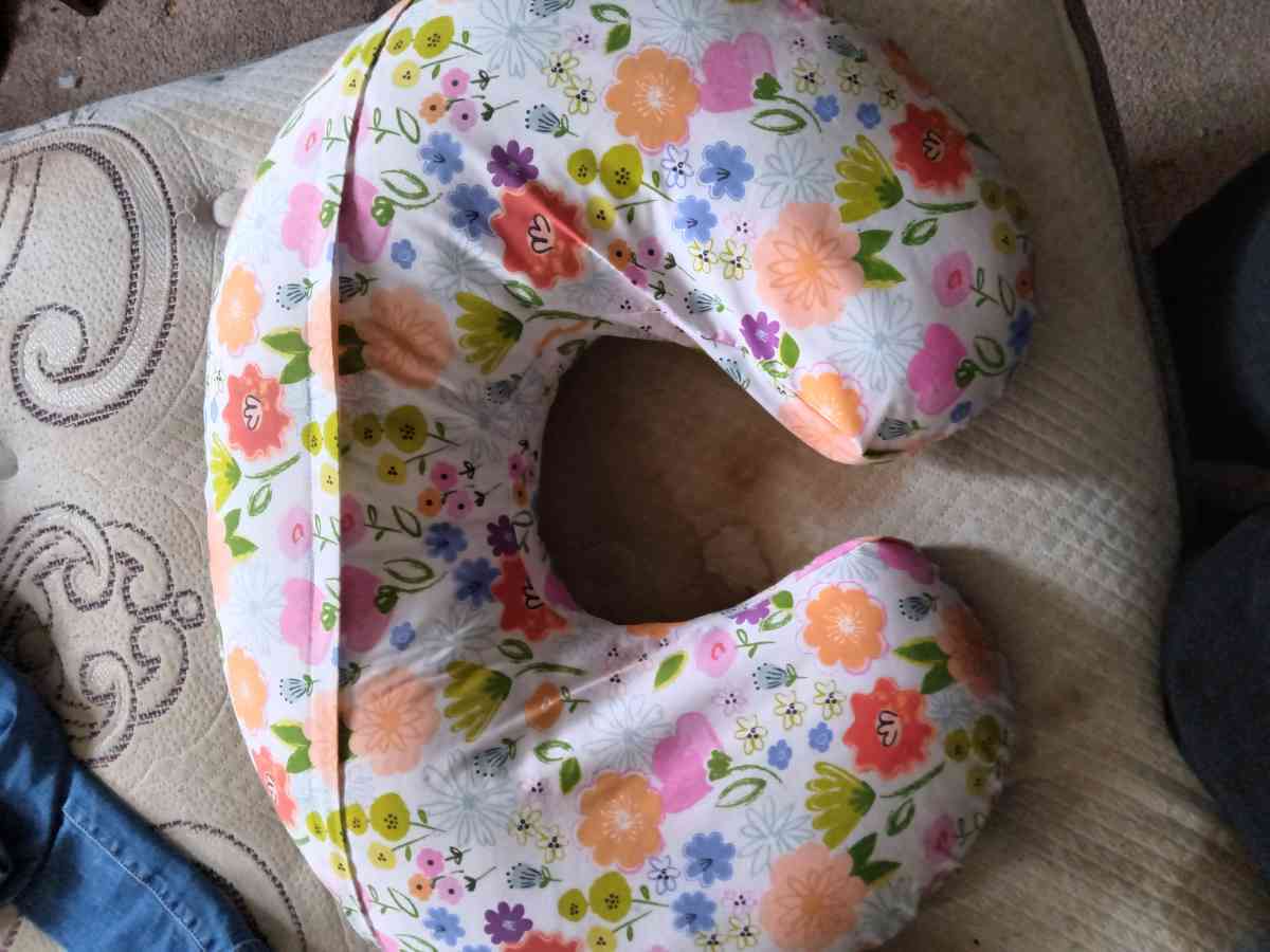 boppy pillow and cover - Somers Point, New Jersey - FleaMarketBay