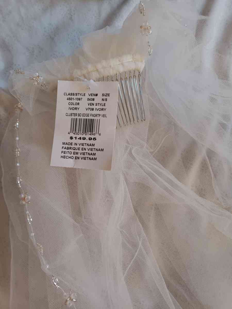 Davids bridal wedding dress/vail set - Somers Point, New Jersey - FleaMarketBay
