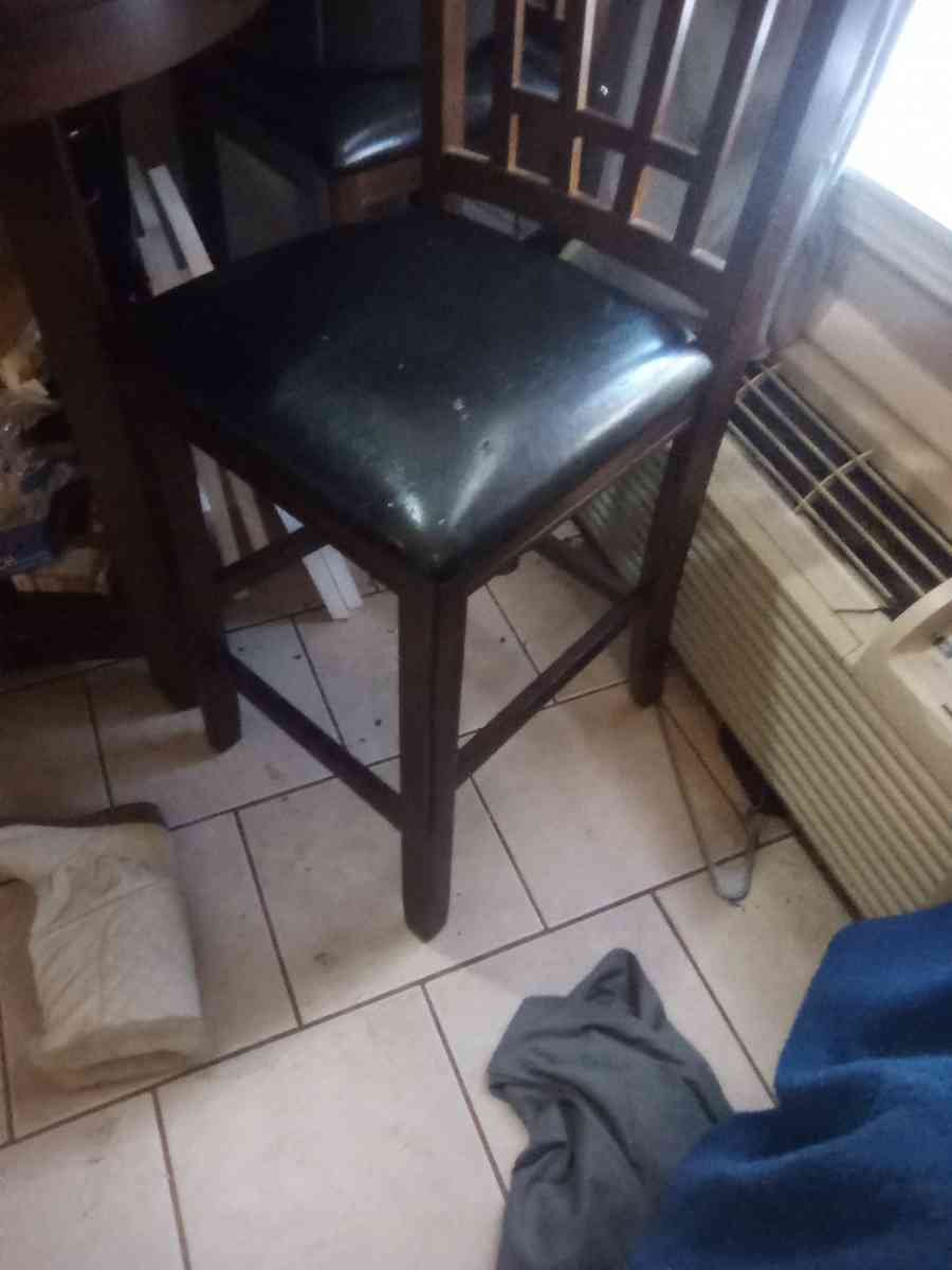 Dinning room round room table with 4 charis brown