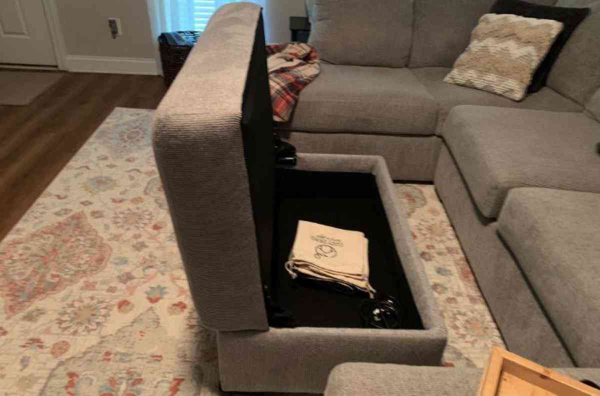 sectional sofas - Alicia, Arkansas - FleaMarketBay