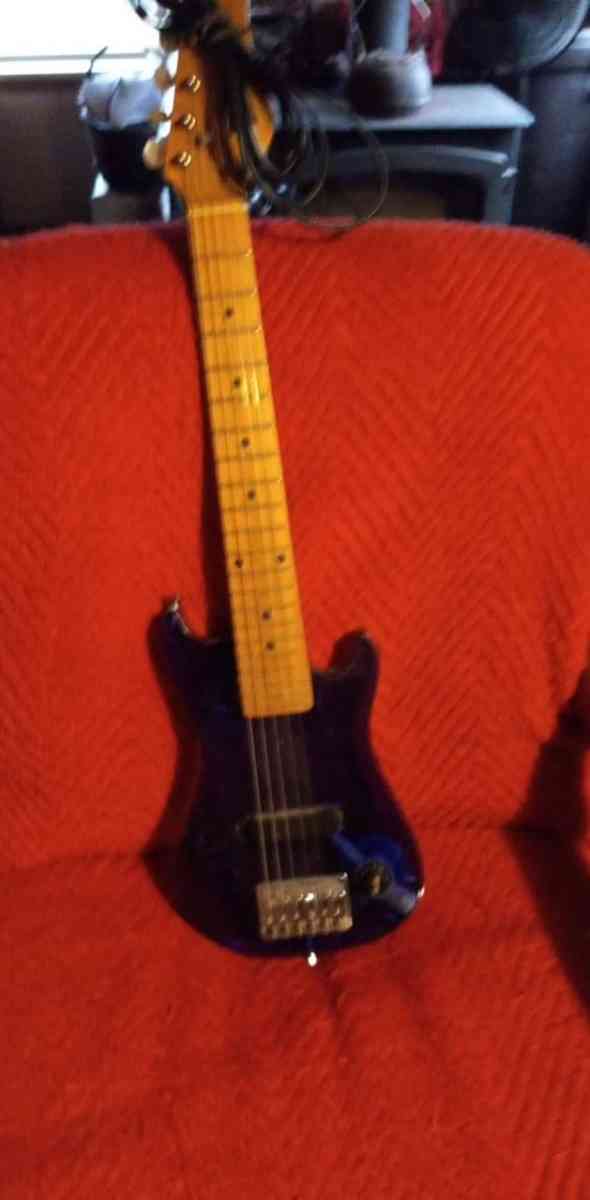 mini electric guitar - Alicia, Arkansas