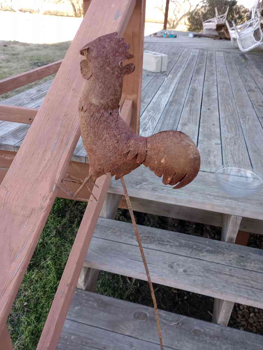 rustic chicken on a pole - Kaufman, Texas