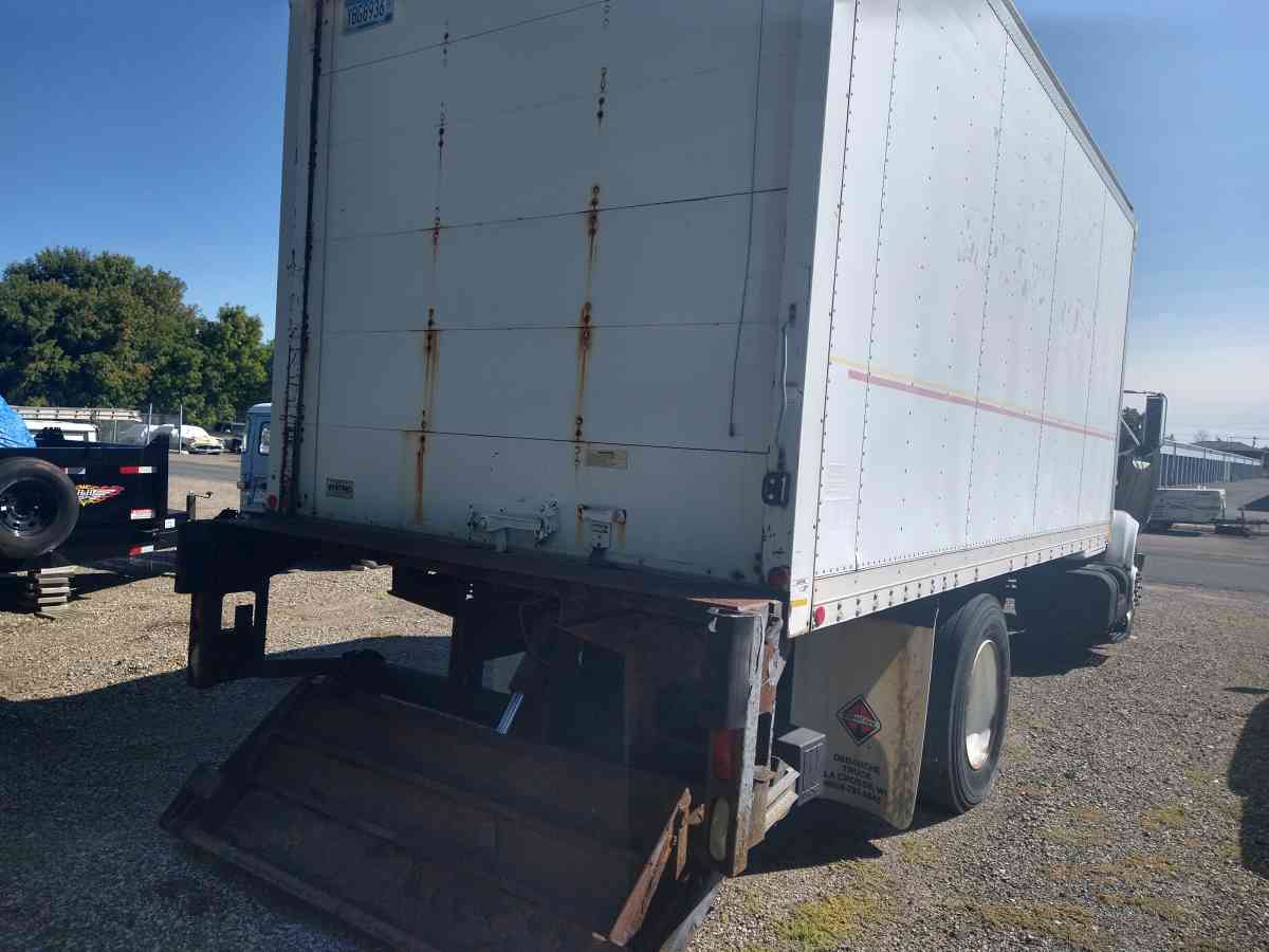 2001 international straight truck 4700 series - Anoka, Minnesota - FleaMarketBay