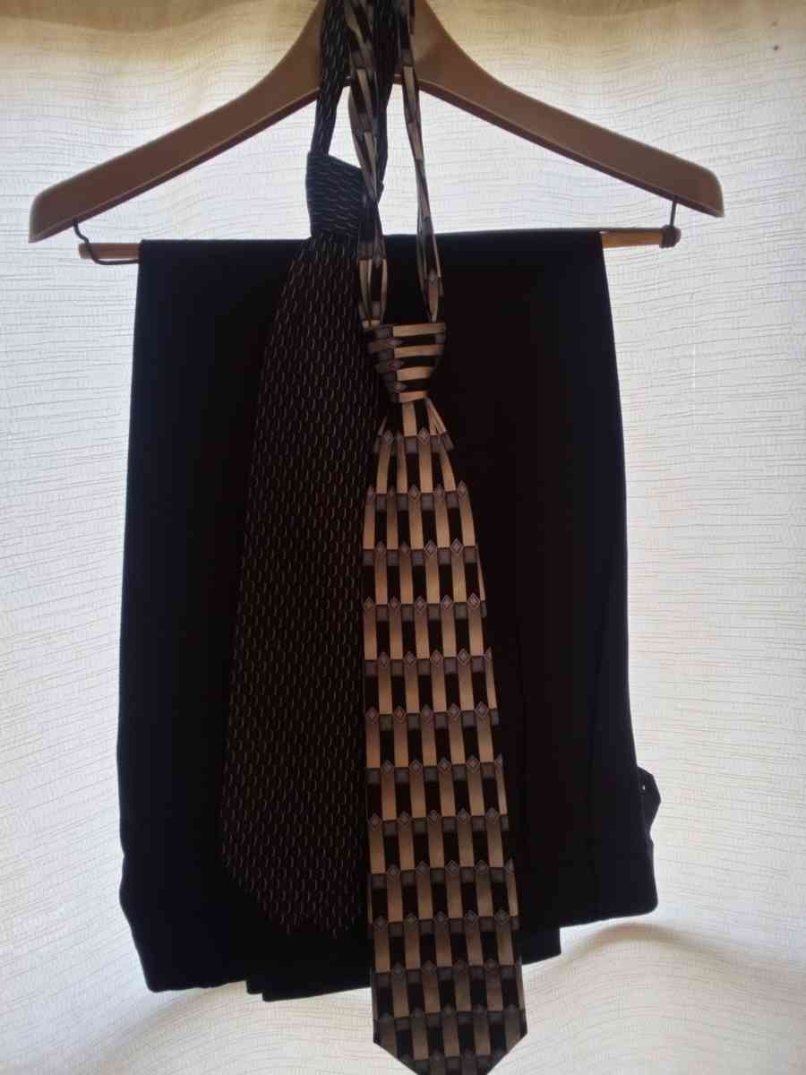 Navy Blue Suit large coat 30 pants - Westfield, North Carolina - FleaMarketBay