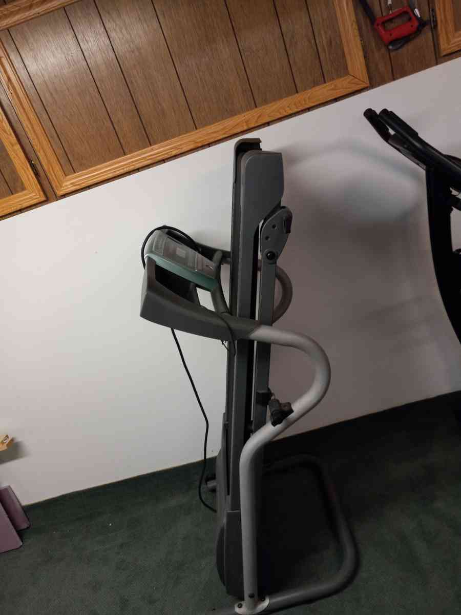 treadmill and bike - Glen Burnie, Maryland - FleaMarketBay