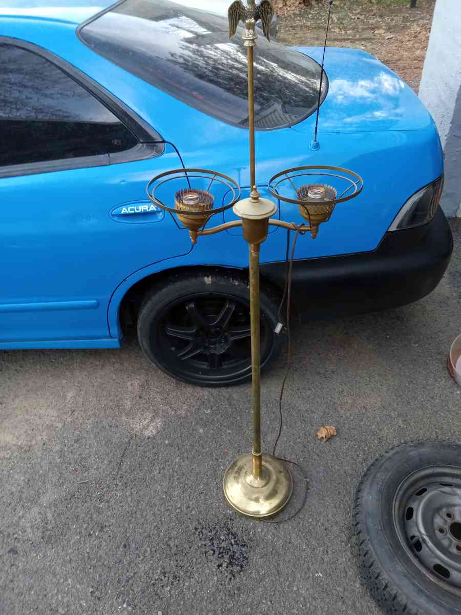 old school  lamp  in really good condition 28 dollars - Willow Grove, Pennsylvania - FleaMarketBay