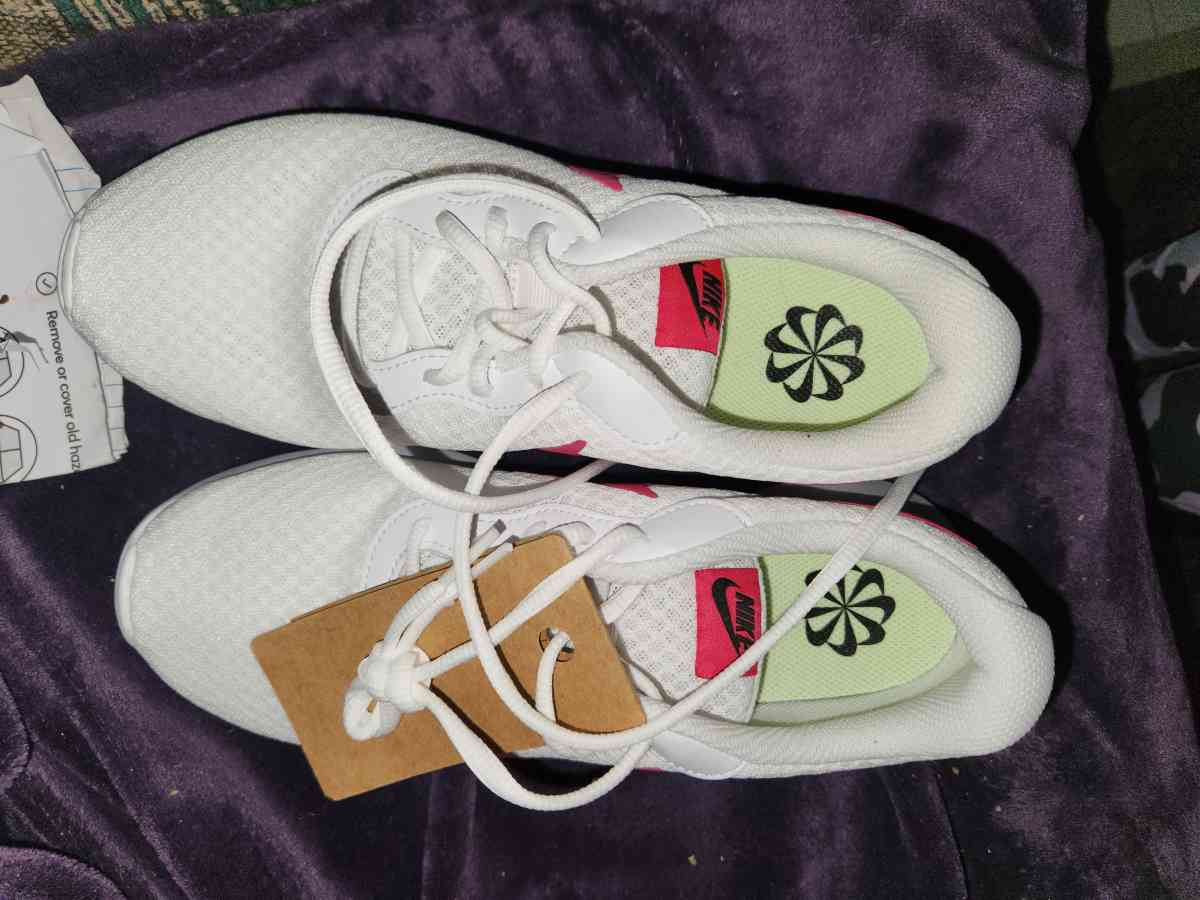 Nike - Women's Nike Tanjun - Perryville, Missouri - FleaMarketBay