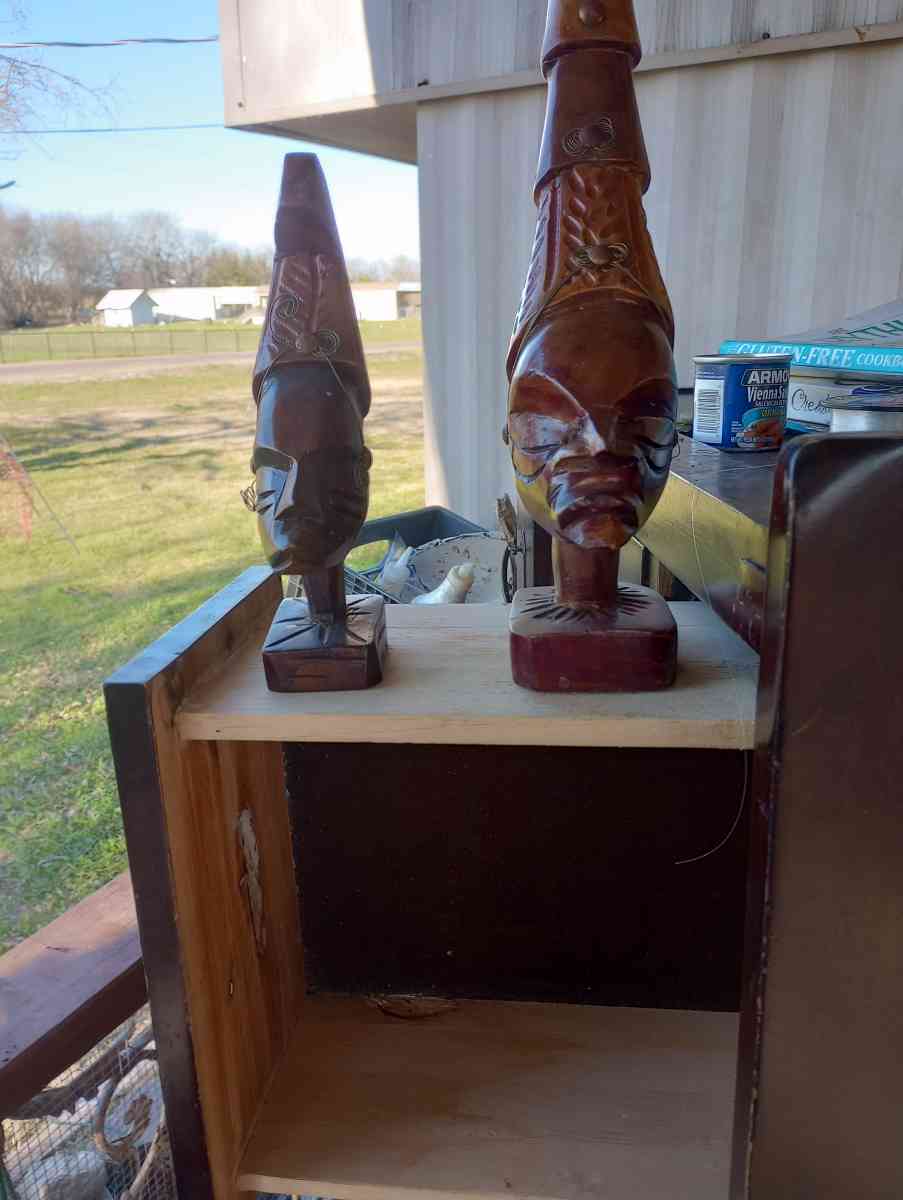 wooden triball shoulder statues - Kaufman, Texas