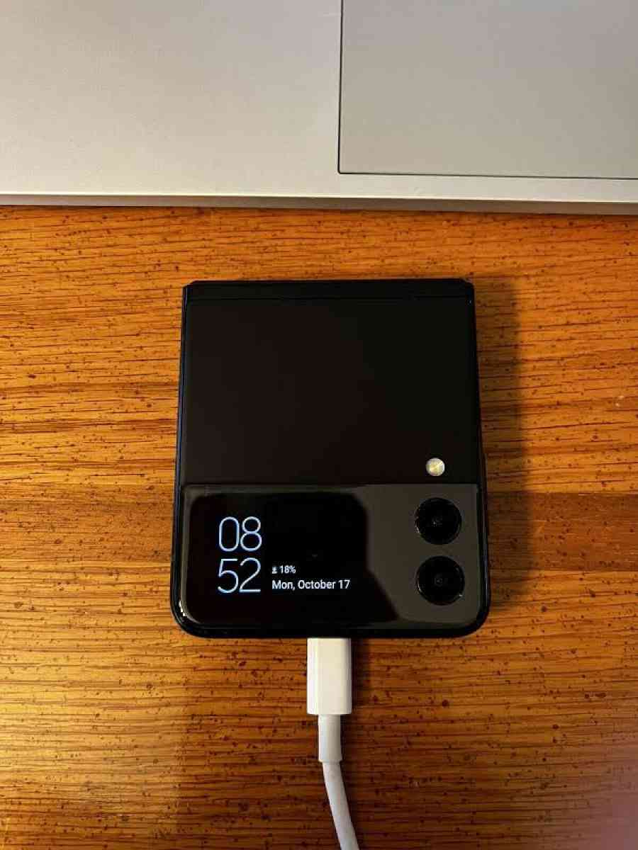 Samsung galaxy flip 3 - Wheeling, West Virginia