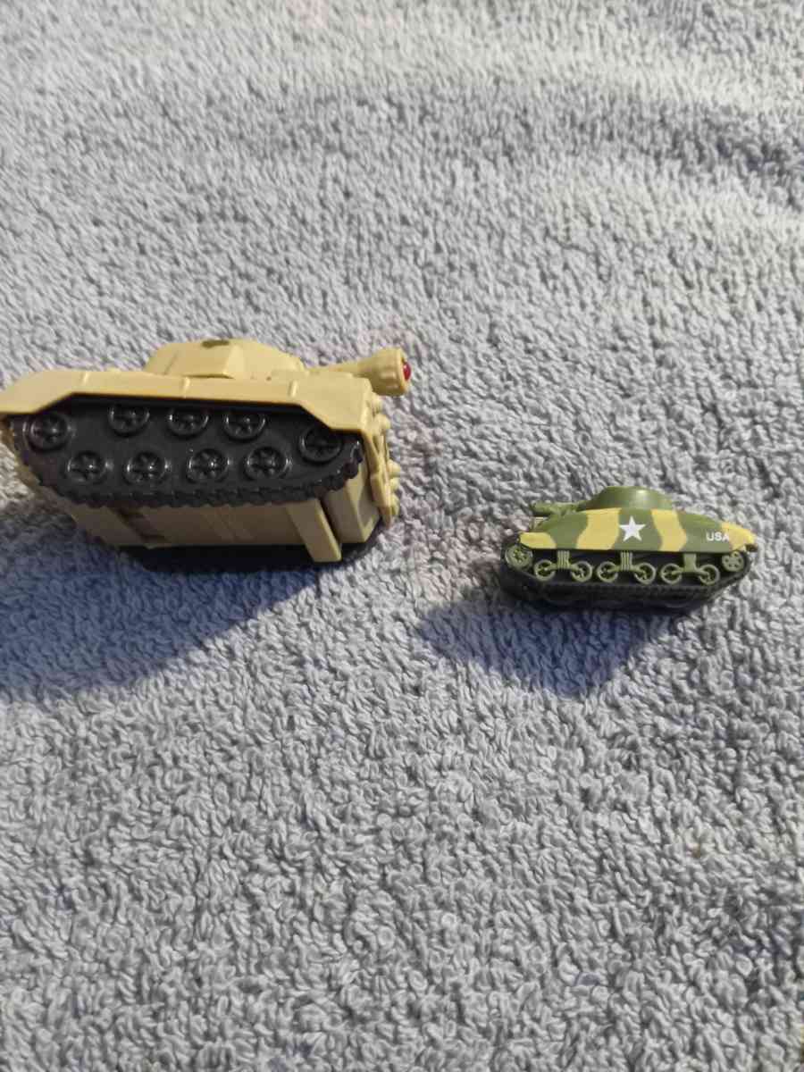 Army tanks  nice collectibles  get both for 9 - Abington, Pennsylvania