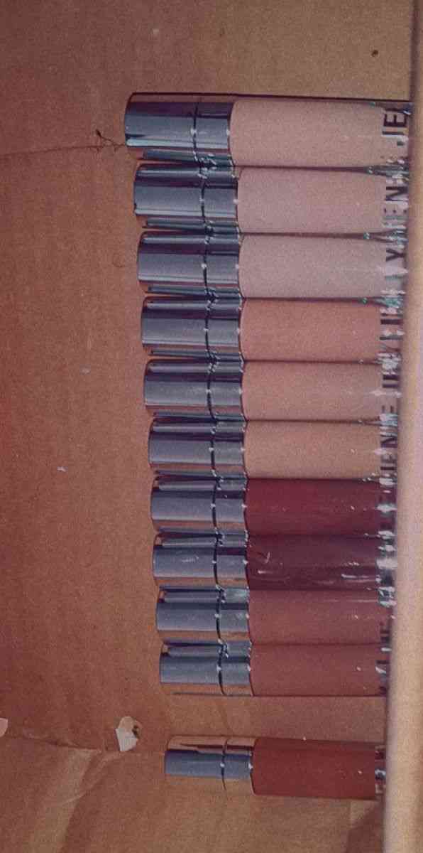 Kylie cosmetic - Los Angeles, California - FleaMarketBay