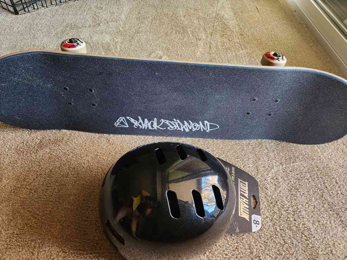 casco y patineta - York, Pennsylvania - FleaMarketBay