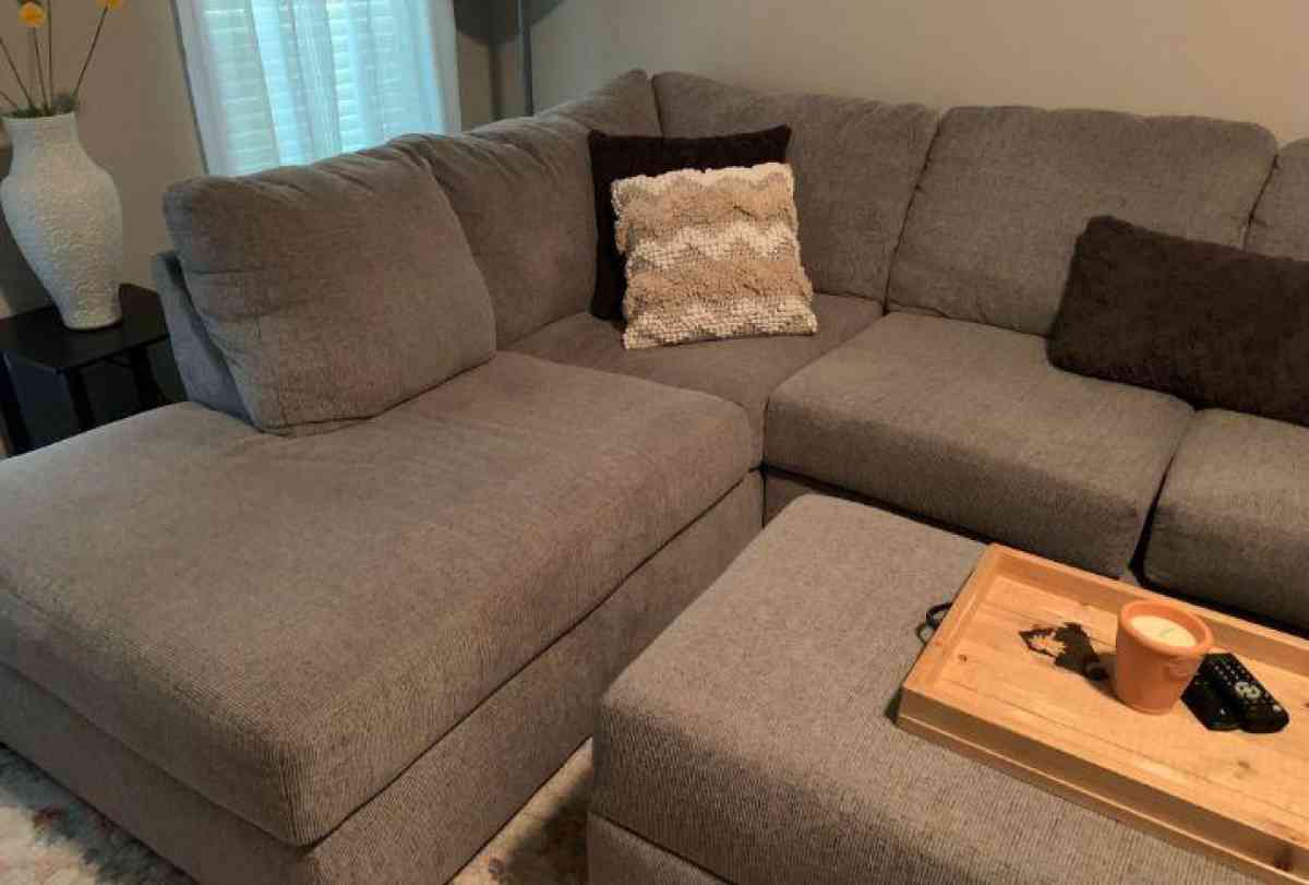 sectional sofas - Alicia, Arkansas - FleaMarketBay