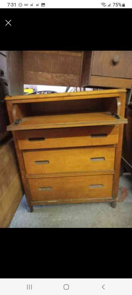 Antique Dresser - Strawberry Plains, Tennessee - FleaMarketBay