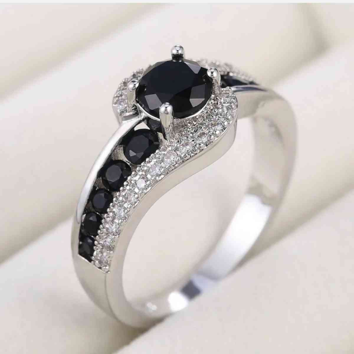 New Black Sapphire Sterling Silver Ring , Size 8 - Evansville, Indiana