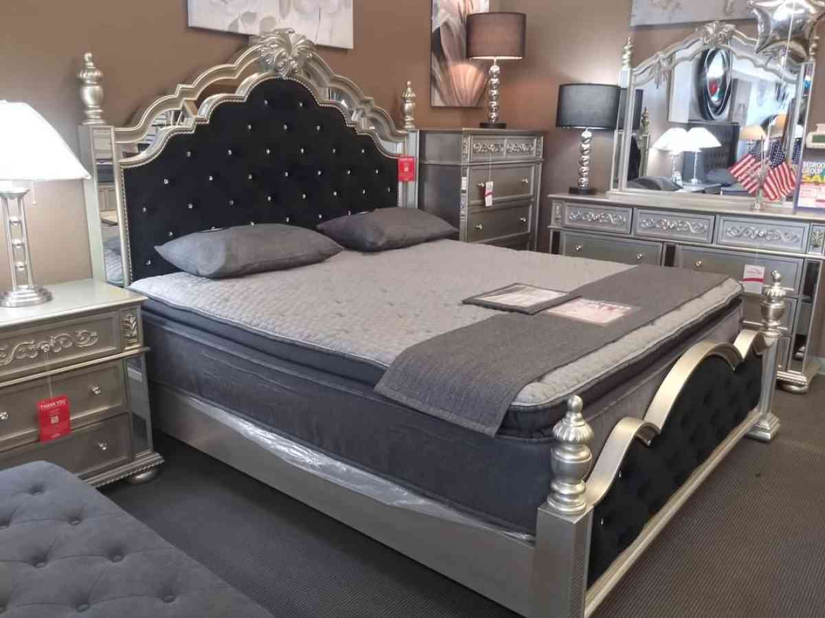 Vendo Bella Cama PREGUNTAR POR PRECIO - Hialeah, Florida