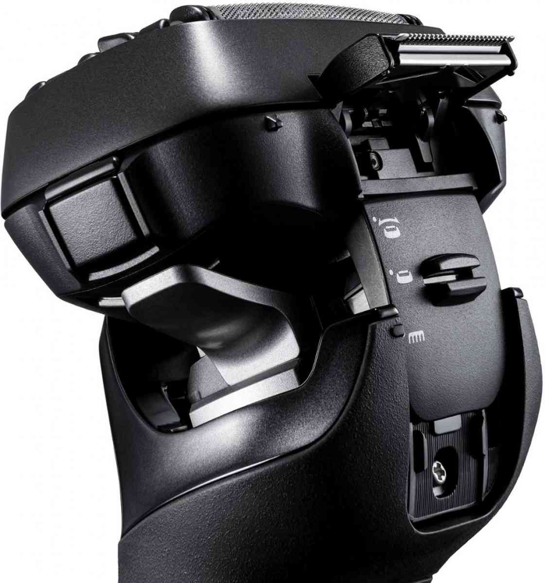 Panasonic Arc6 Shaver with self cleaning charging dock - Visalia, California - FleaMarketBay