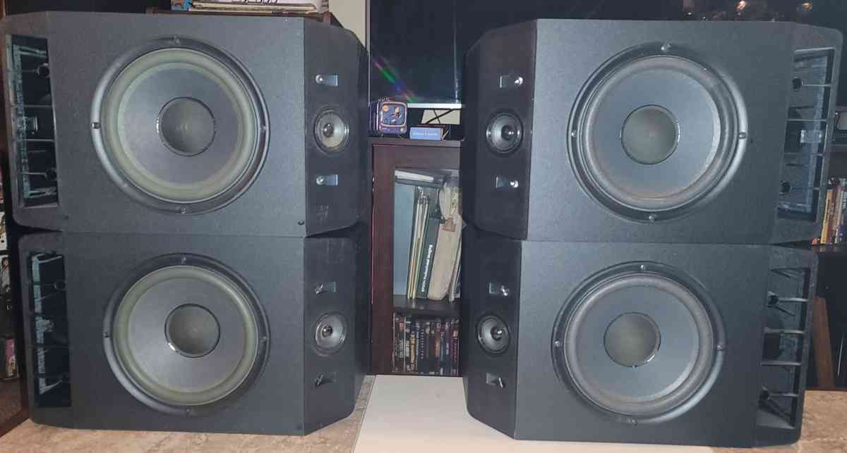 Really nice pair of Bose bookshelf speakers - Saint Louis, Missouri - FleaMarketBay