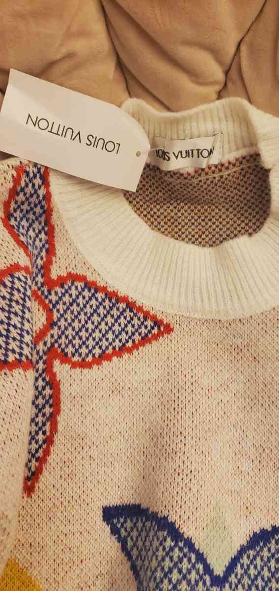 sweater - Mission Viejo, California - FleaMarketBay