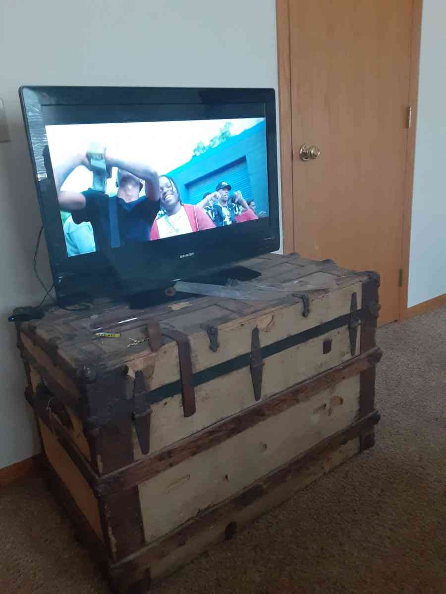 sharp AQUOS D64U tv - Winona, Minnesota