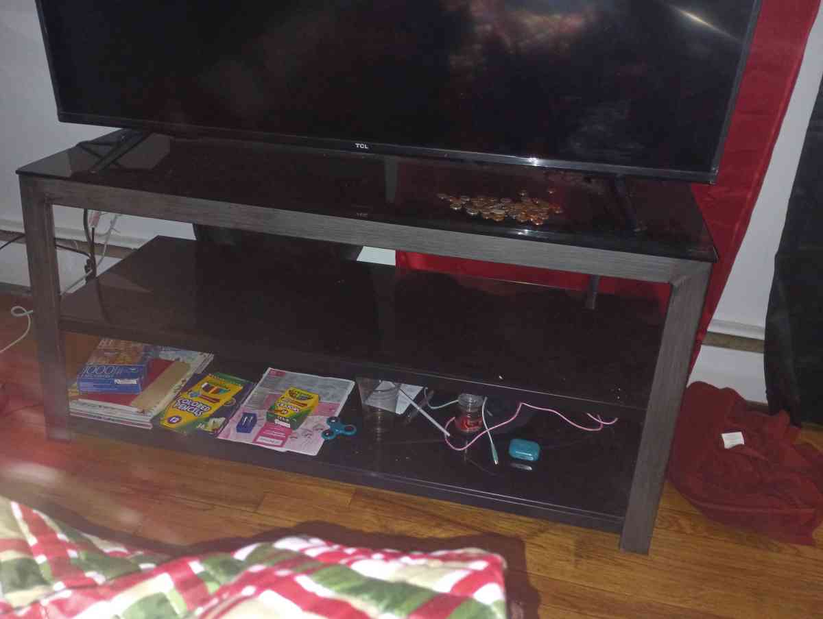 60 inch Roku TCL tv Glass TV stand - Poughkeepsie, New York
