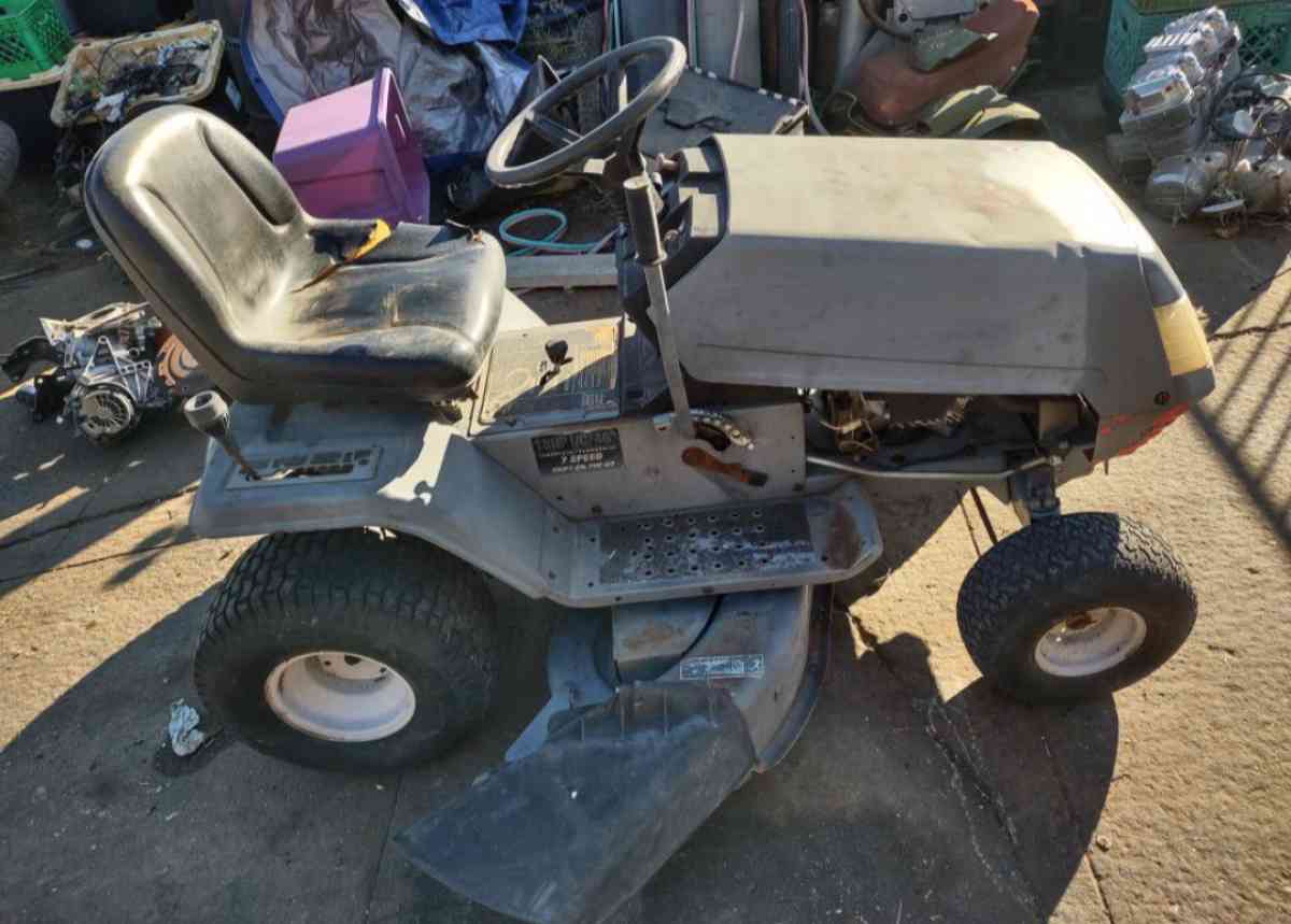 MTD riding mower - Camp Verde, Arizona