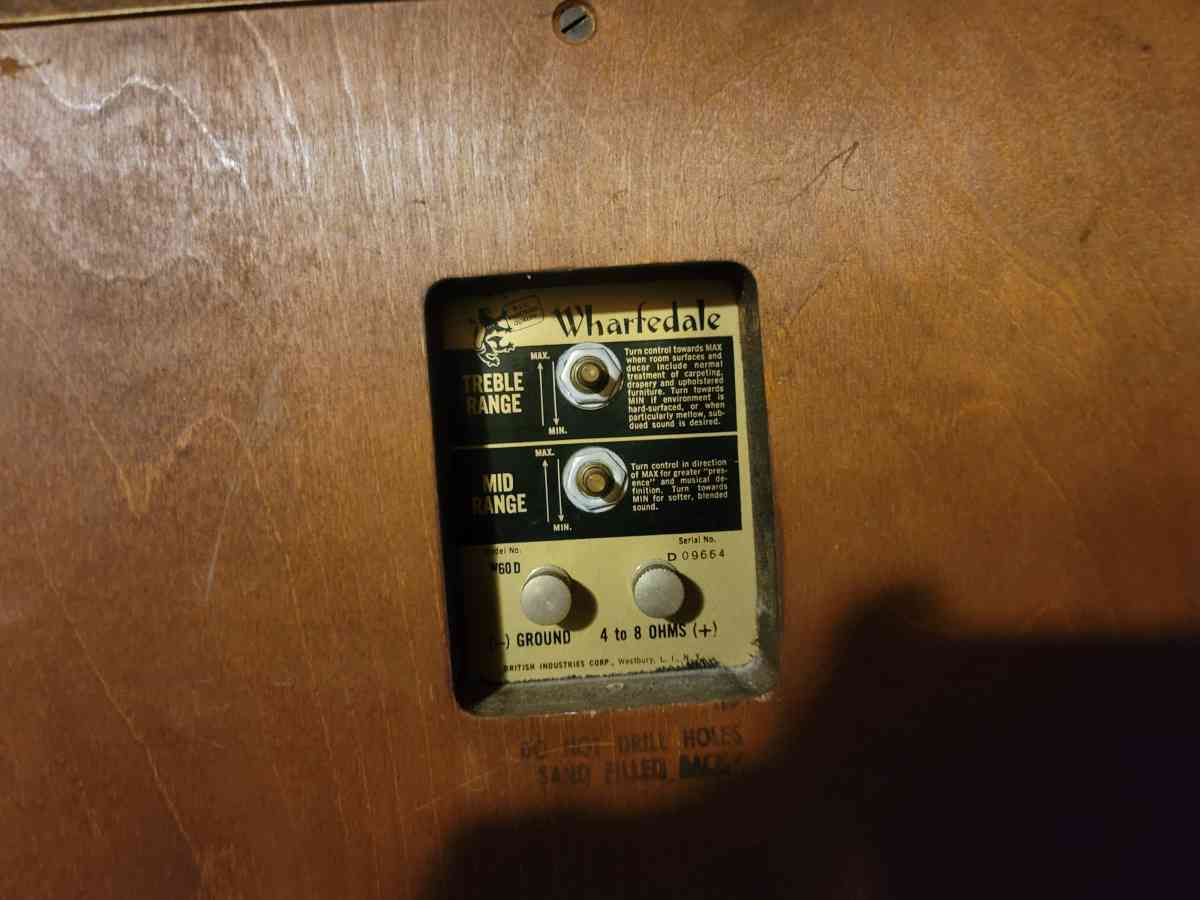 beautiful pair of wharfedale Speakers - Agency, Missouri - FleaMarketBay