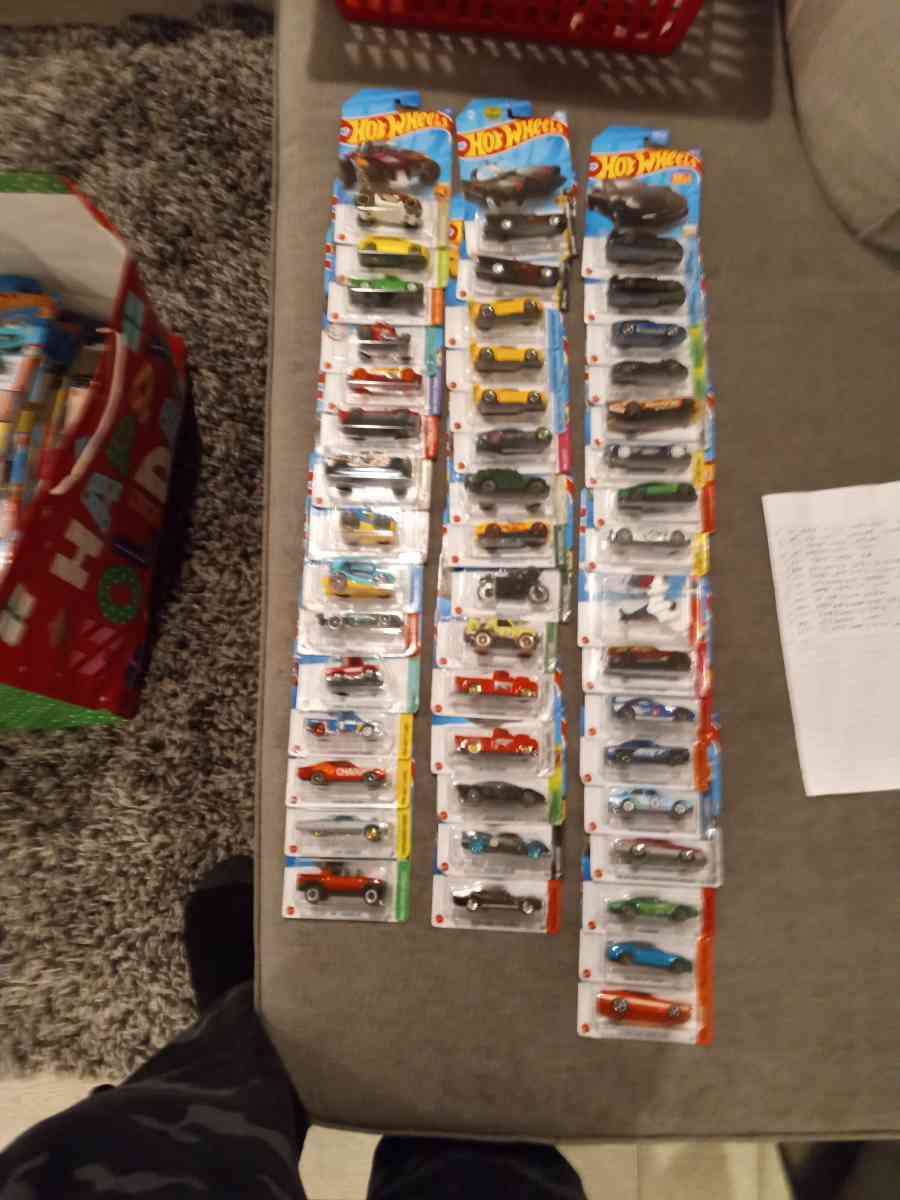 hot wheels cars 2023 the first pic 2022 the next pics - Sacramento, California - FleaMarketBay
