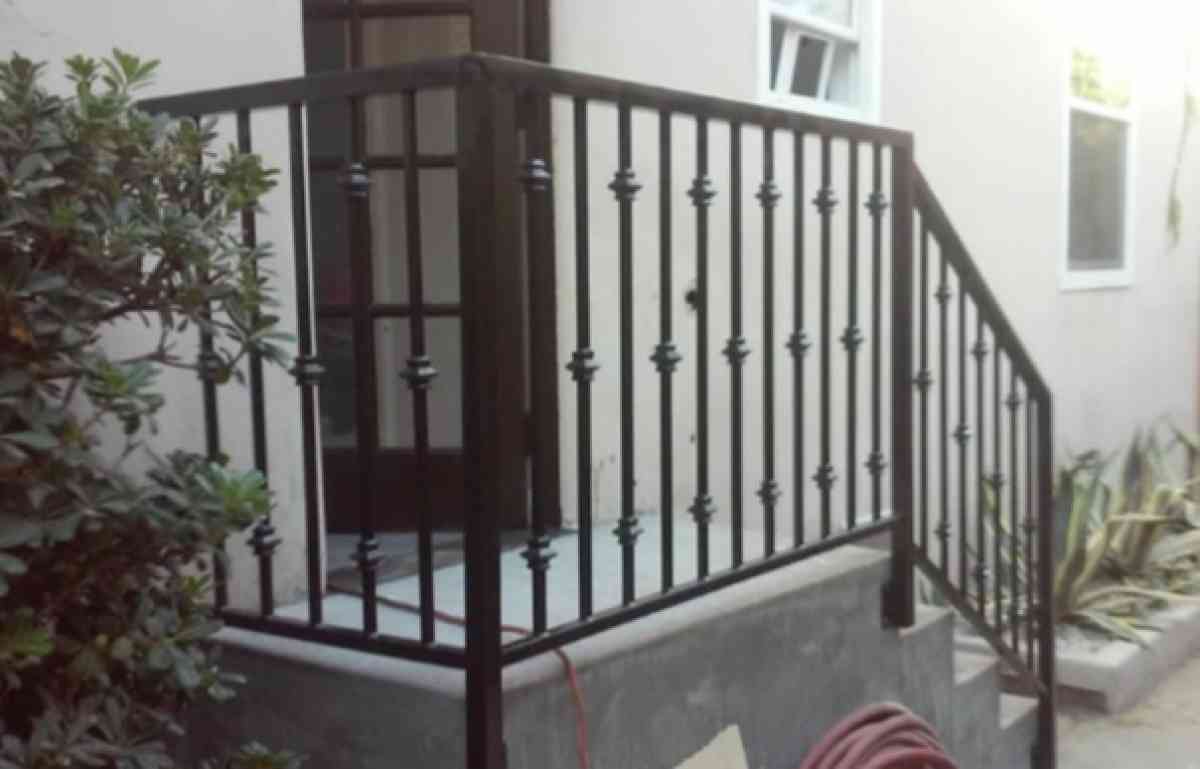 sliding gates - Altadena, California - FleaMarketBay
