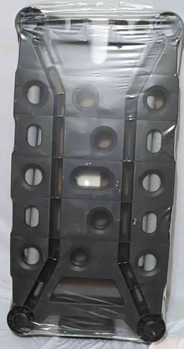 Rubbermaid tool tower holds up to 36 - Columbus, Ohio - FleaMarketBay