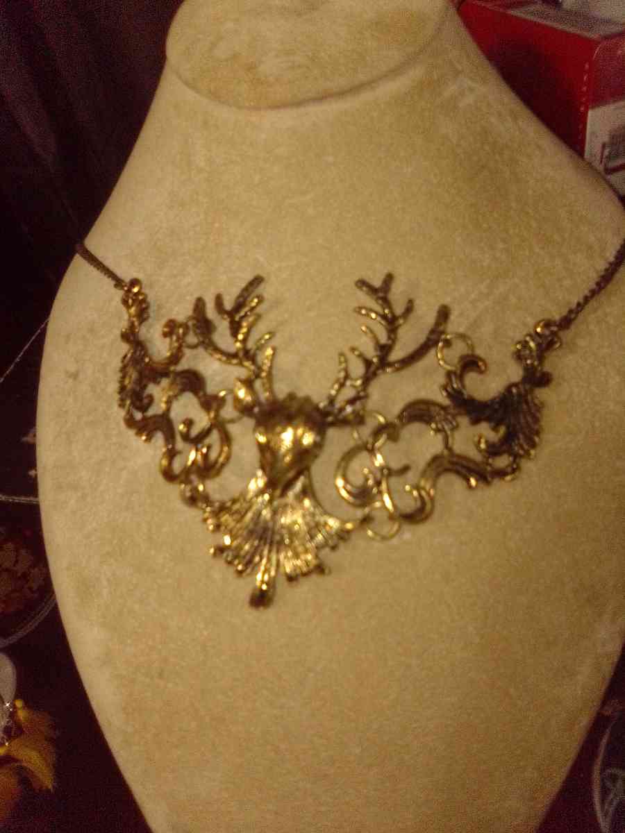 deer head w full antler necklace - Marengo, Indiana