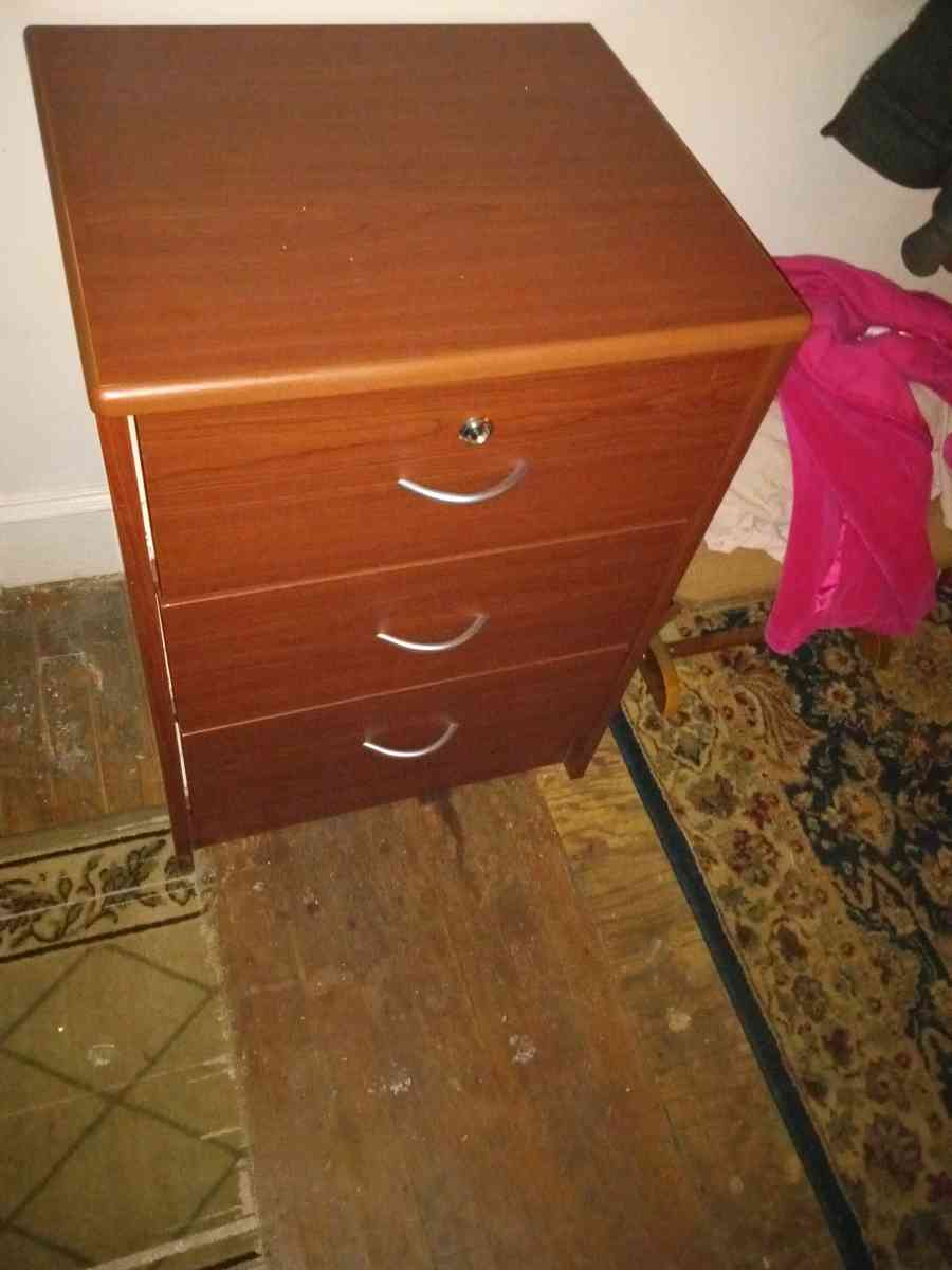 three drawer locking night stand - Valdese, North Carolina - FleaMarketBay