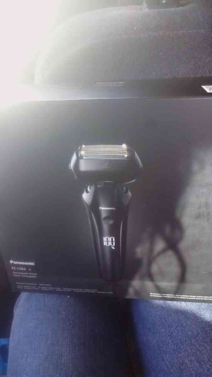 Panasonic Arc6 Shaver with self cleaning charging dock - Visalia, California - FleaMarketBay