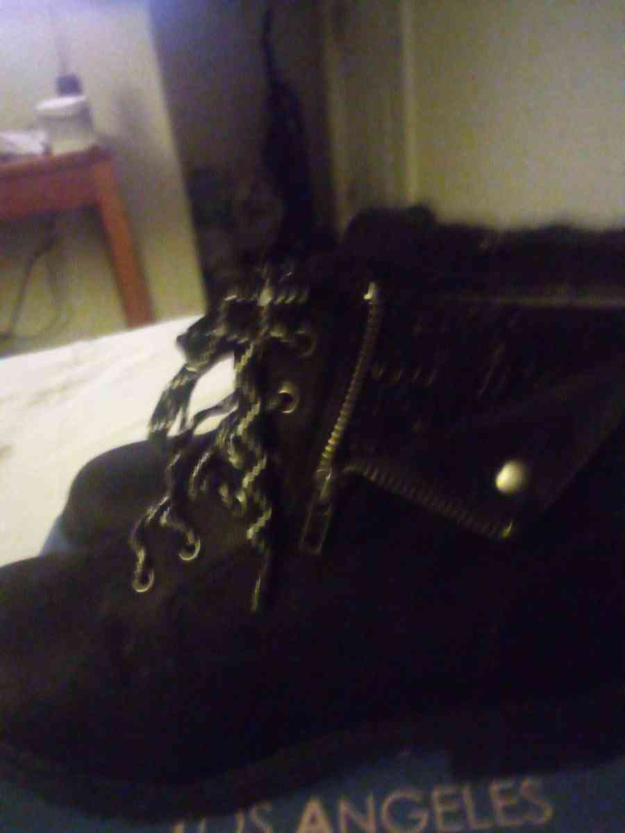 female boots - Watertown, New York - FleaMarketBay