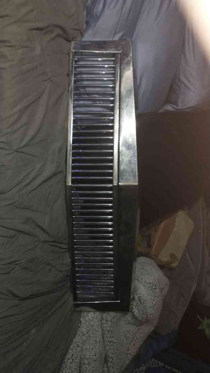 chrome grill for a car - Kaplan, Louisiana - FleaMarketBay