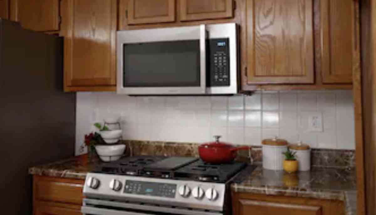 Over the range microwave Hisense - Columbus, Ohio - FleaMarketBay