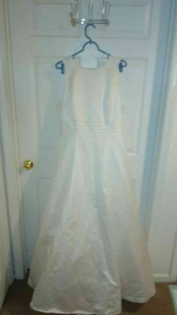 white wedding dress - Virginia Beach, Virginia