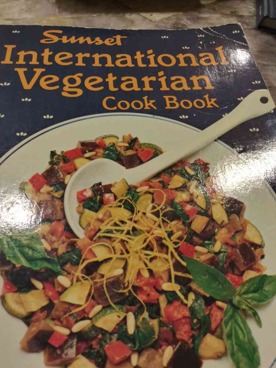 cookbooks and read books - Los Alamitos, California